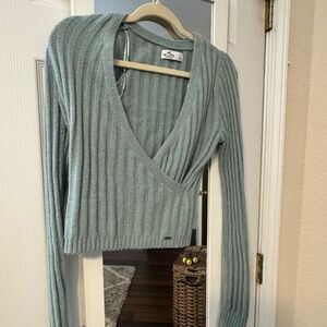Hollister sweater